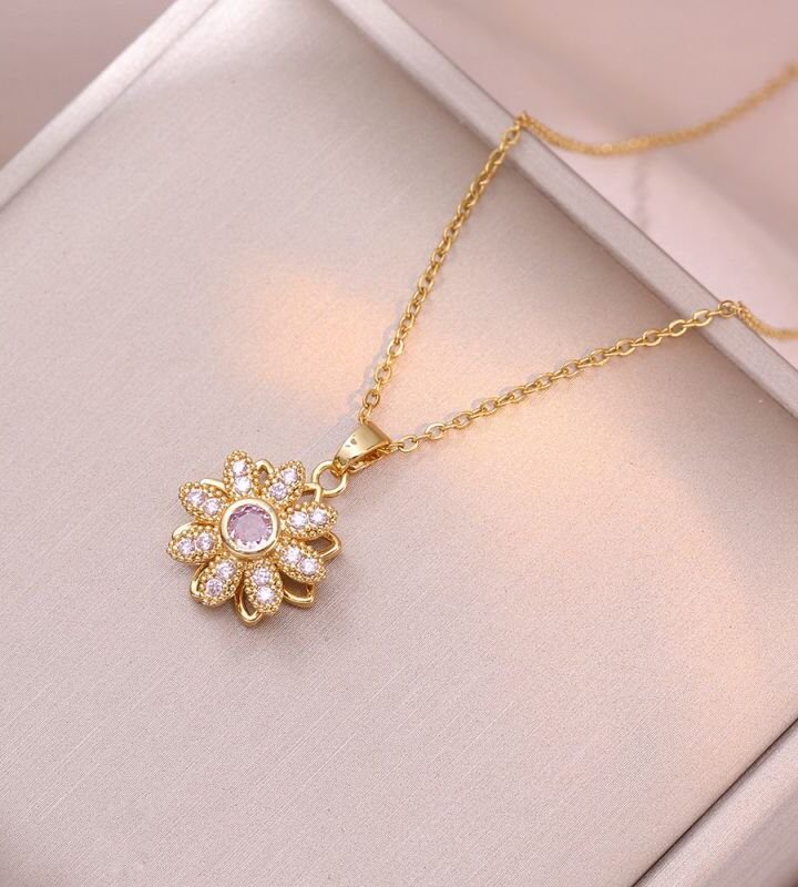 Fashion Pink Flower Rotating Diamond Necklace