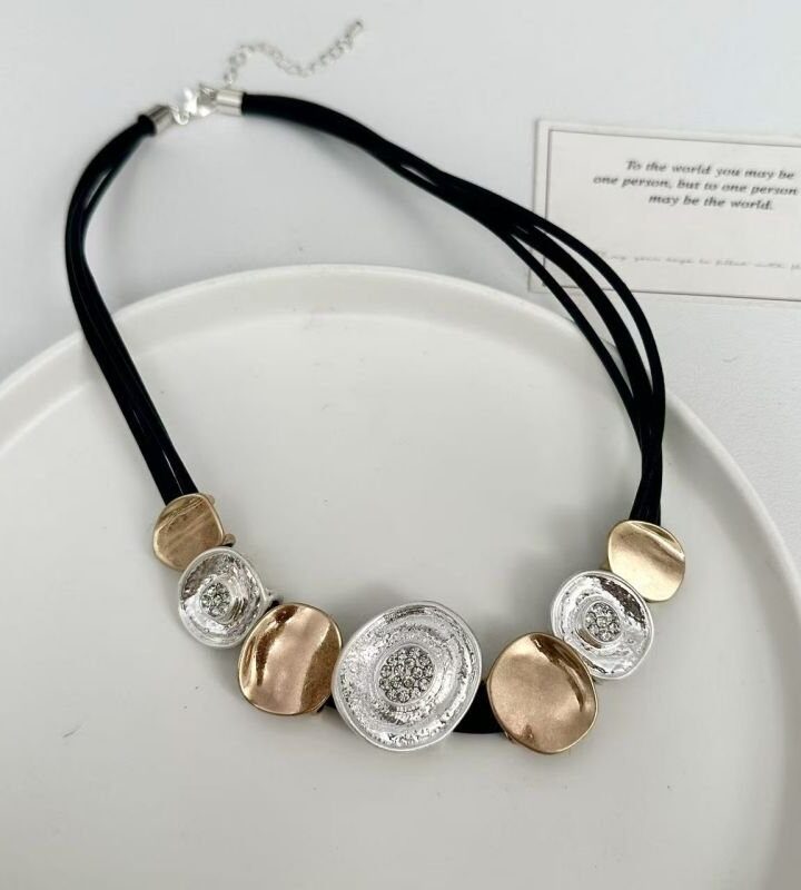 Black Alloy Irregular Round Disc Necklace Feel