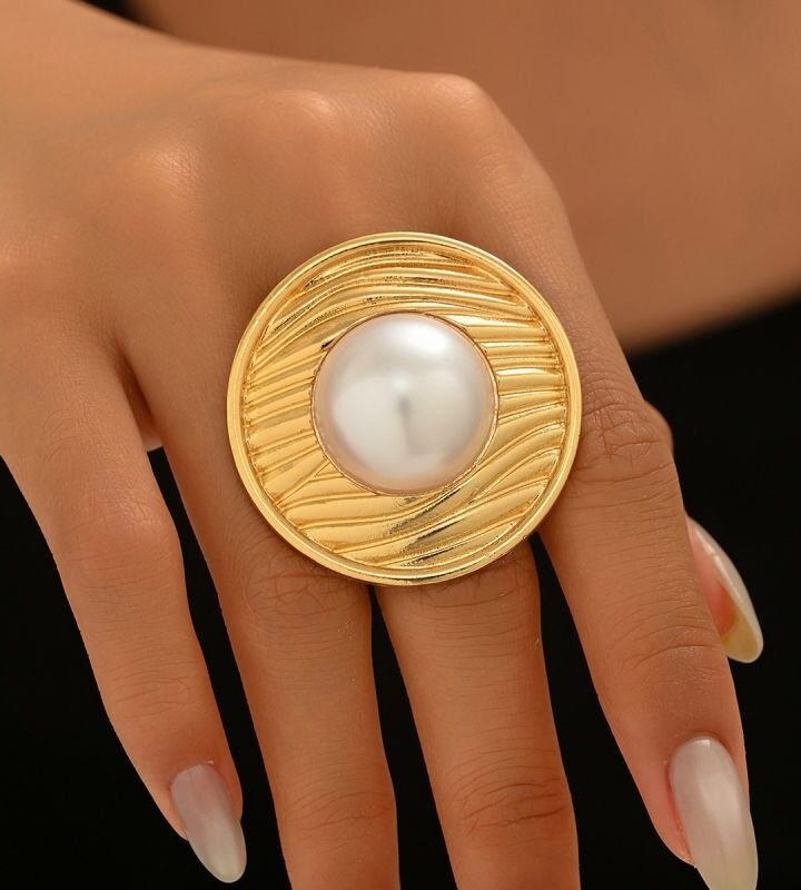 Gold European Geometric Round Pearl-encrusted Ring
